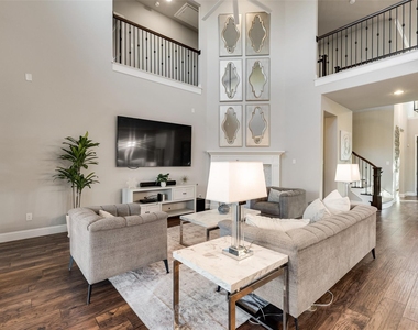 2900 Vaquero Lane - Photo Thumbnail 3