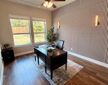 2900 Vaquero Lane - Photo Thumbnail 11