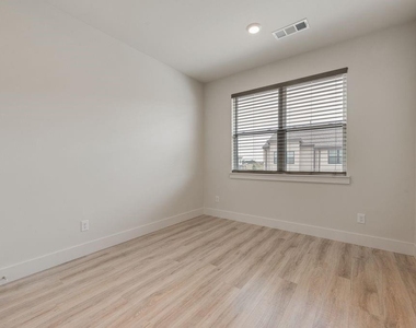 770 Cavitt Court - Photo Thumbnail 8