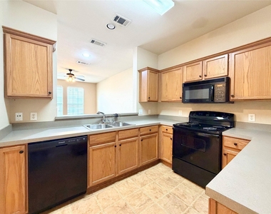2224 Stonepark Place - Photo Thumbnail 7