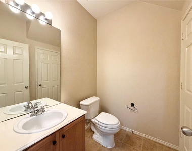 2224 Stonepark Place - Photo Thumbnail 8