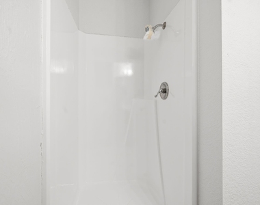 929 W Hickory Street - Photo Thumbnail 15