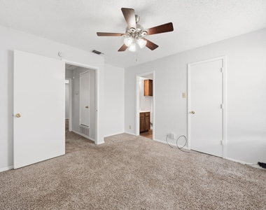 929 W Hickory Street - Photo Thumbnail 17