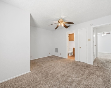 929 W Hickory Street - Photo Thumbnail 18