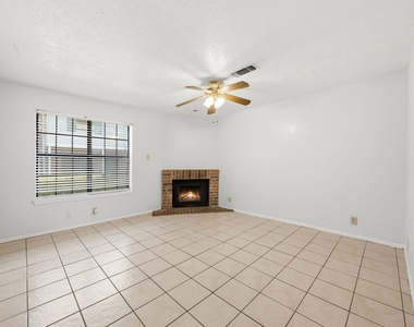 929 W Hickory Street - Photo Thumbnail 2