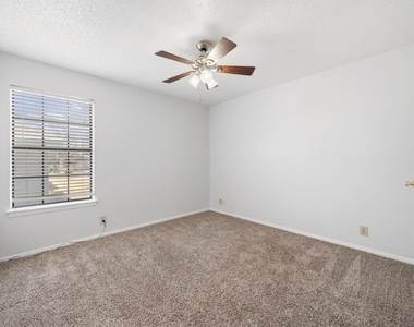 929 W Hickory Street - Photo Thumbnail 13
