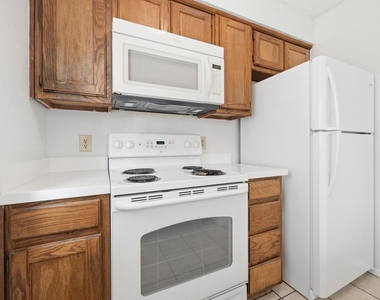 929 W Hickory Street - Photo Thumbnail 10