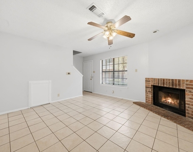 929 W Hickory Street - Photo Thumbnail 3