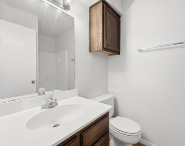 929 W Hickory Street - Photo Thumbnail 14
