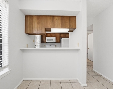 929 W Hickory Street - Photo Thumbnail 7