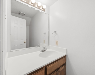 929 W Hickory Street - Photo Thumbnail 4