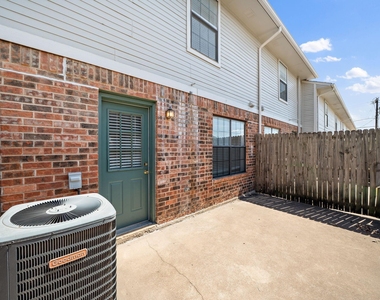 929 W Hickory Street - Photo Thumbnail 22