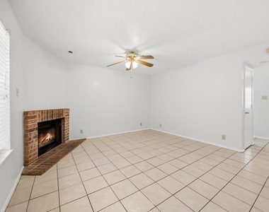 929 W Hickory Street - Photo Thumbnail 1