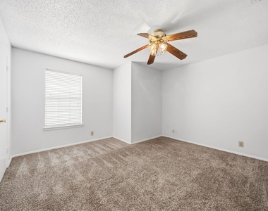 929 W Hickory Street - Photo Thumbnail 16