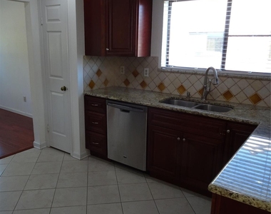 266 Barclay Avenue - Photo Thumbnail 5