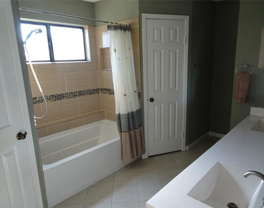 266 Barclay Avenue - Photo Thumbnail 19