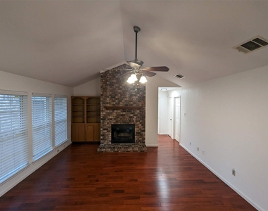 266 Barclay Avenue - Photo Thumbnail 4