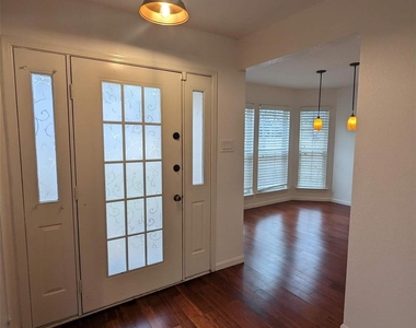 266 Barclay Avenue - Photo Thumbnail 2