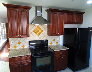 266 Barclay Avenue - Photo Thumbnail 8