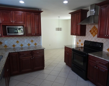 266 Barclay Avenue - Photo Thumbnail 7