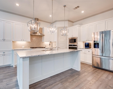 7124 Soto Street - Photo Thumbnail 4
