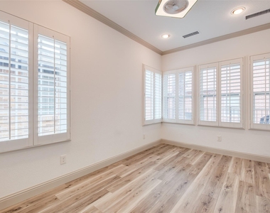 7124 Soto Street - Photo Thumbnail 15