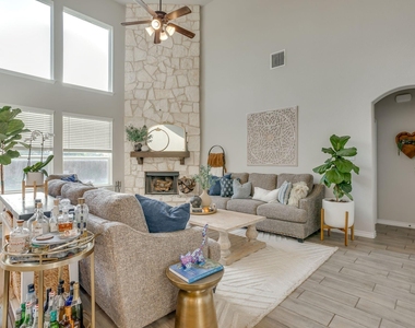 117 Mockingbird Hill Drive - Photo Thumbnail 6