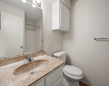929 W Hickory Street - Photo Thumbnail 16