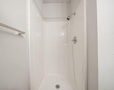 929 W Hickory Street - Photo Thumbnail 17