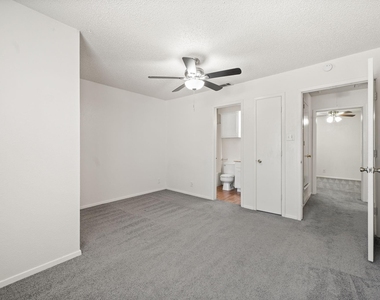 929 W Hickory Street - Photo Thumbnail 20