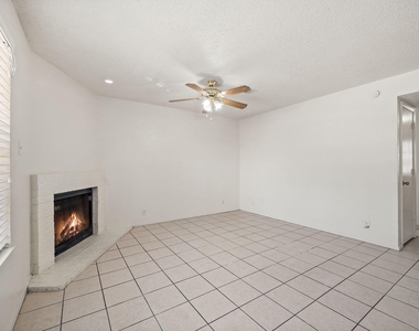 929 W Hickory Street - Photo Thumbnail 2