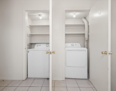 929 W Hickory Street - Photo Thumbnail 12