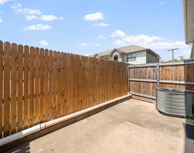 929 W Hickory Street - Photo Thumbnail 23