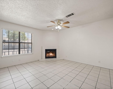 929 W Hickory Street - Photo Thumbnail 4