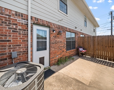929 W Hickory Street - Photo Thumbnail 24