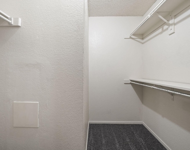 929 W Hickory Street - Photo Thumbnail 18