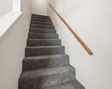 929 W Hickory Street - Photo Thumbnail 13