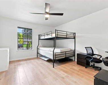 1505 Westridge Drive - Photo Thumbnail 8