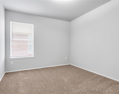 1133 Jamie Drive - Photo Thumbnail 11