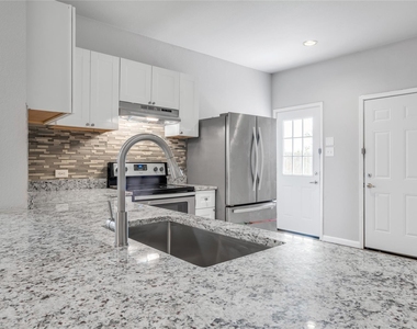 1133 Jamie Drive - Photo Thumbnail 5