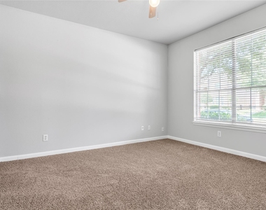 1133 Jamie Drive - Photo Thumbnail 8