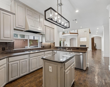 5609 La Foy Boulevard - Photo Thumbnail 5
