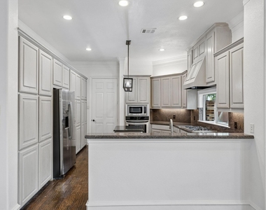 5609 La Foy Boulevard - Photo Thumbnail 4