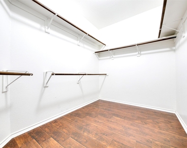 6925 Red Bluff Drive - Photo Thumbnail 19