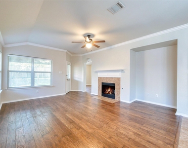 6925 Red Bluff Drive - Photo Thumbnail 10