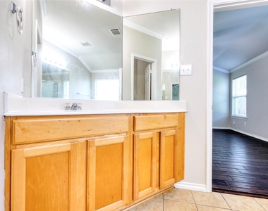 6925 Red Bluff Drive - Photo Thumbnail 17
