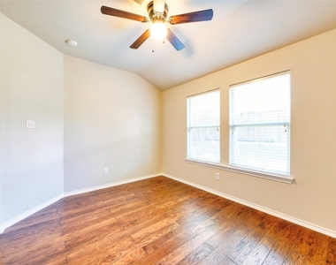 6925 Red Bluff Drive - Photo Thumbnail 13