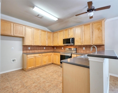 6925 Red Bluff Drive - Photo Thumbnail 8