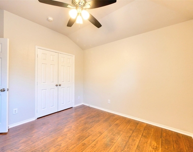 6925 Red Bluff Drive - Photo Thumbnail 22