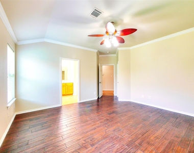 6925 Red Bluff Drive - Photo Thumbnail 16
